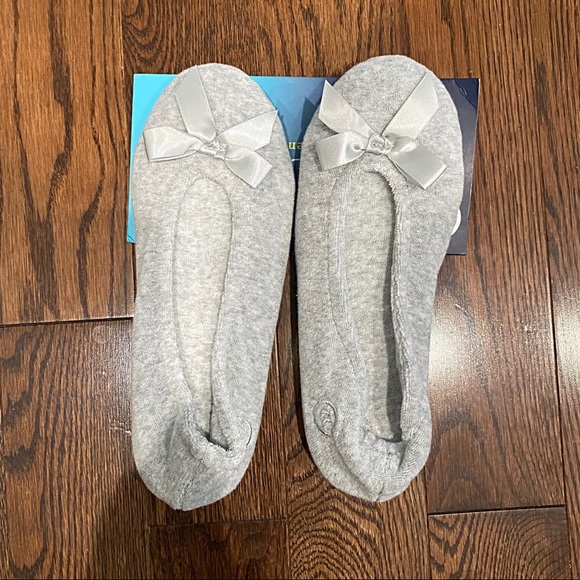 🚫SOLD🚫 NWT {Isotoner} Slippers, 6.5-7.5 (M)